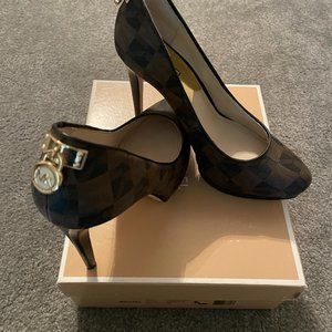 MK Hamilton Pumps Size 9 black/brown - in box